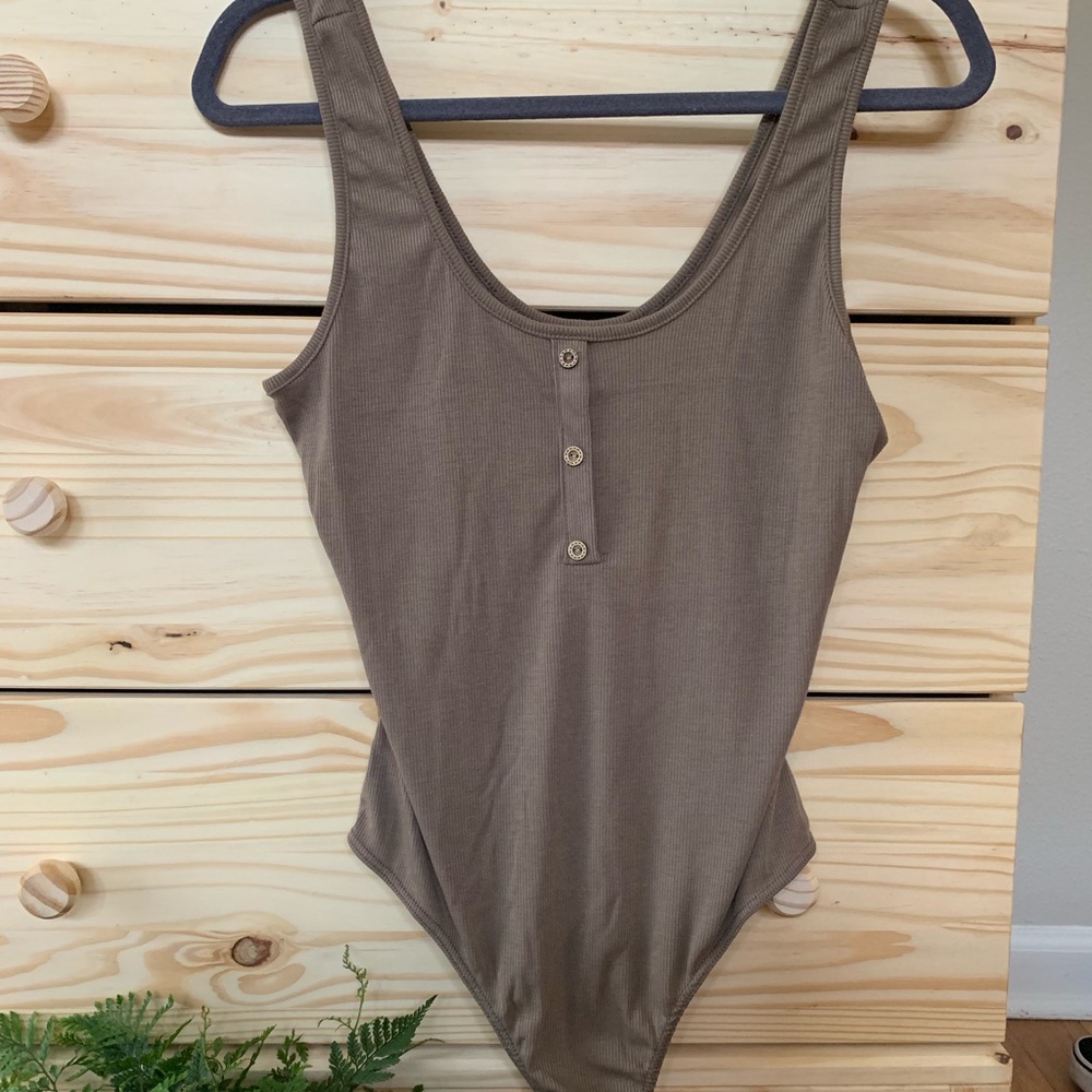 Mike and Joey ribbed body suit - size Large 🌻♥️